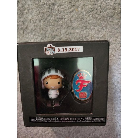 Funko 2017 HQ Grand Opening White Knight Freddy Pint Size Hero W/ Pin Le /1000 - Picture 1 of 3